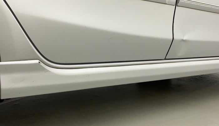 2011 Toyota Etios VX, Petrol, Manual, 1,15,500 km, Right running board - Minor scratches