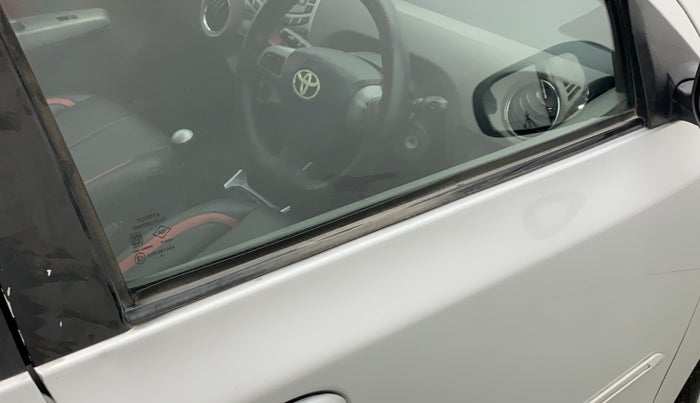 2011 Toyota Etios VX, Petrol, Manual, 1,15,500 km, Driver-side door - Weather strip has minor damage