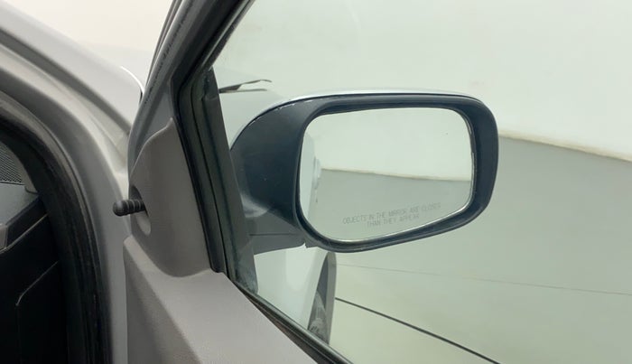 2011 Toyota Etios VX, Petrol, Manual, 1,15,500 km, Right rear-view mirror - ORVM knob broken and not working
