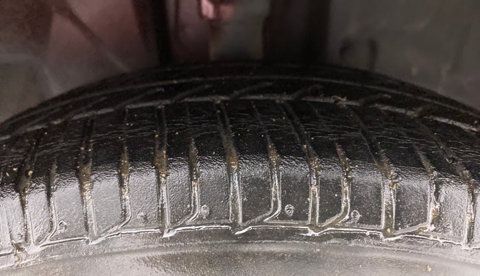 2017 Datsun Redi Go T (O), Petrol, Manual, 18,908 km, Right Front Tyre Tread