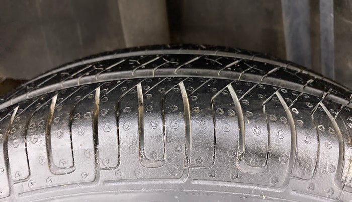 2017 Datsun Redi Go T (O), Petrol, Manual, 18,908 km, Right Rear Tyre Tread
