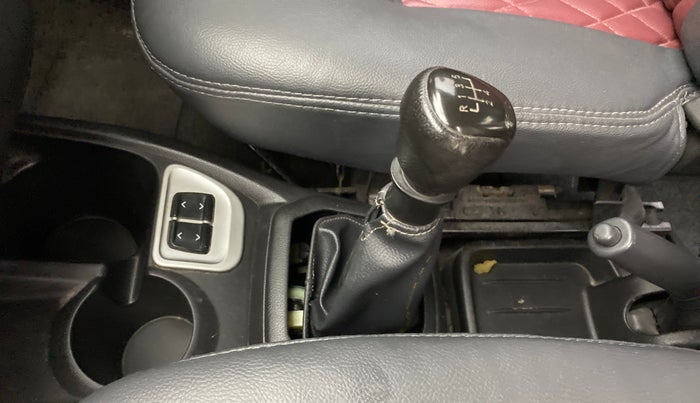 2017 Datsun Redi Go T (O), Petrol, Manual, 18,908 km, Gear lever - Boot cover slightly torn
