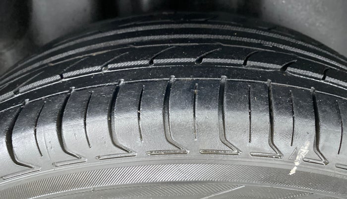 2014 Volkswagen Polo TRENDLINE 1.5L DIESEL, Diesel, Manual, 87,700 km, Right Rear Tyre Tread