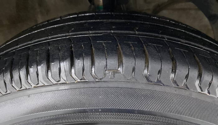 2019 Maruti Dzire VXI, Petrol, Manual, 21,100 km, Right Front Tyre Tread