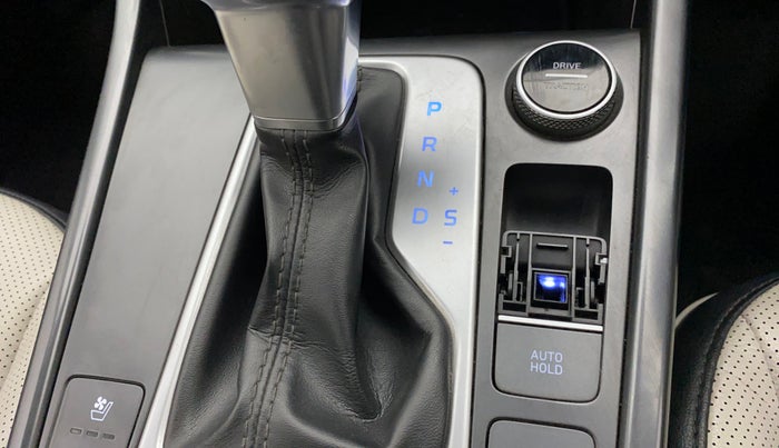 2020 Hyundai Creta SX (O) IVT 1.5 PETROL, Petrol, Automatic, 30,420 km, Gear lever - Hand brake lever cover torn