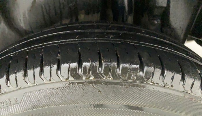 2015 Maruti Swift Dzire VXI, Petrol, Manual, 90,603 km, Left Rear Tyre Tread