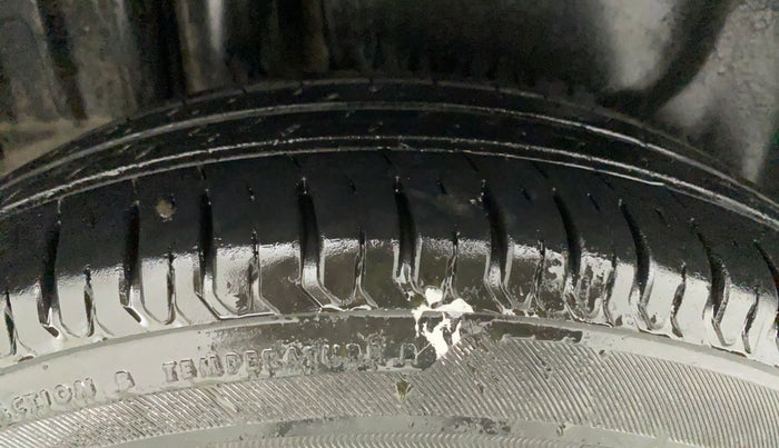 2015 Maruti Swift Dzire VXI, Petrol, Manual, 90,603 km, Right Rear Tyre Tread