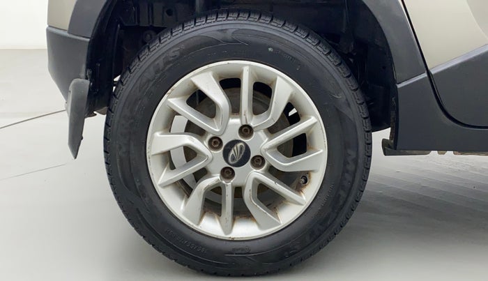2016 Mahindra Kuv100 K8 6 STR, Petrol, Manual, 35,735 km, Right Rear Wheel
