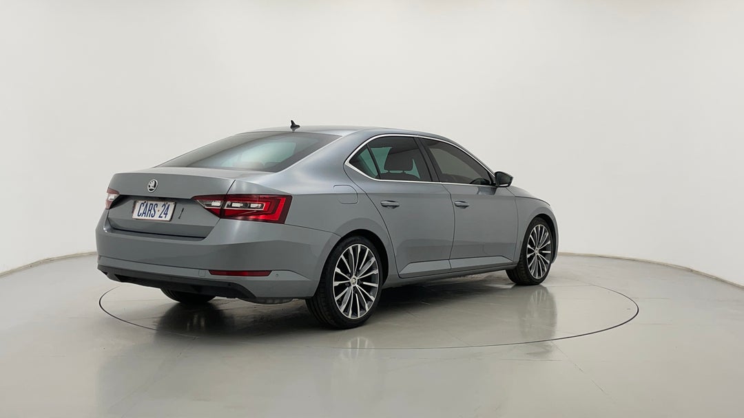 Right Back Diagonal (45- Degree) View