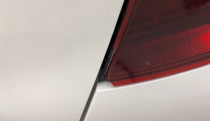 2016 Honda Jazz 1.2L I-VTEC E, Petrol, Manual, 1,09,742 km, Right tail light - Minor damage