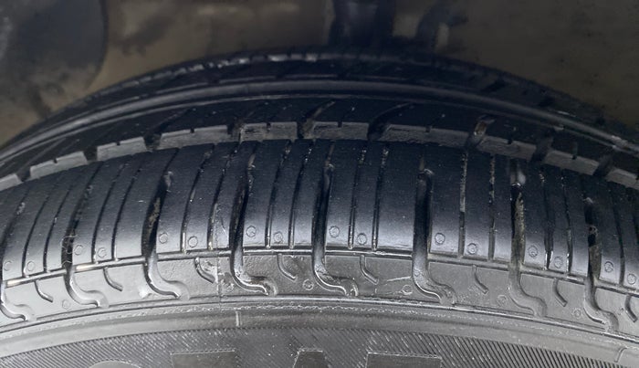 2018 Hyundai Grand i10 SPORTZ 1.2 KAPPA VTVT, Petrol, Manual, 23,877 km, Left Front Tyre Tread