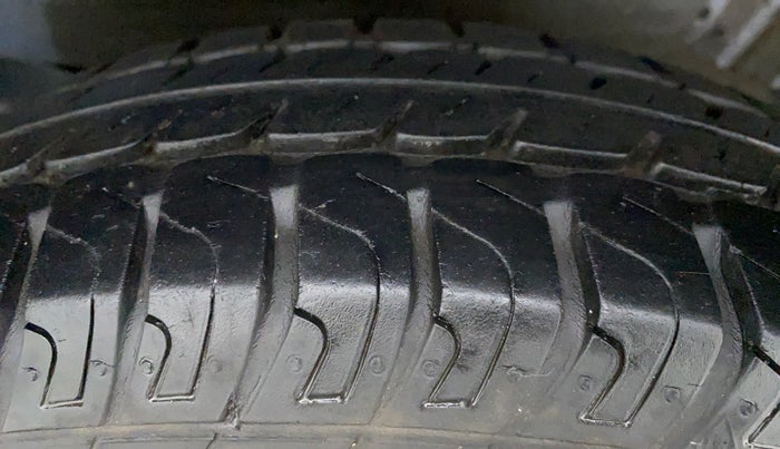 2014 Maruti Wagon R 1.0 LXI, Petrol, Manual, 13,900 km, Right Rear Tyre Tread