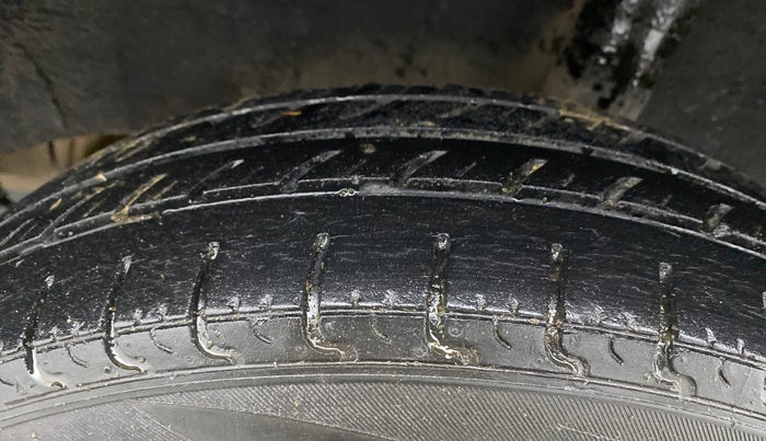 2016 Datsun Redi Go T (O), Petrol, Manual, 34,271 km, Left Rear Tyre Tread