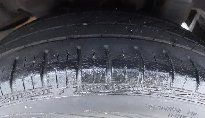 2014 Hyundai Eon MAGNA PLUS, Petrol, Manual, 35,536 km, Left Rear Tyre Tread
