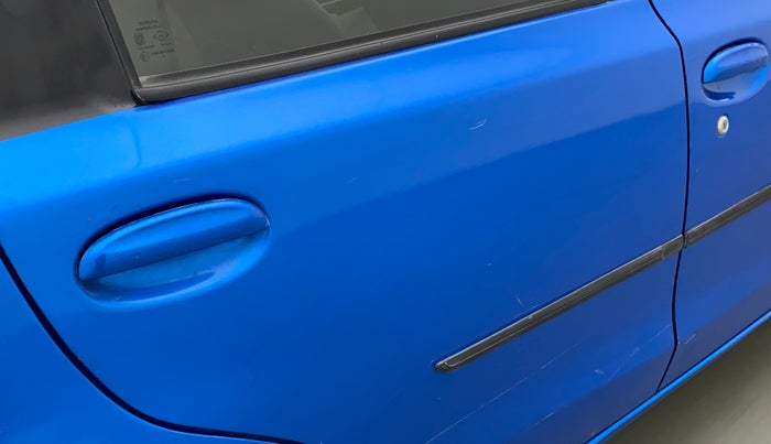 2016 Toyota Etios Liva LE PETROL, Petrol, Manual, 1,20,134 km, Right rear door - Paint has faded