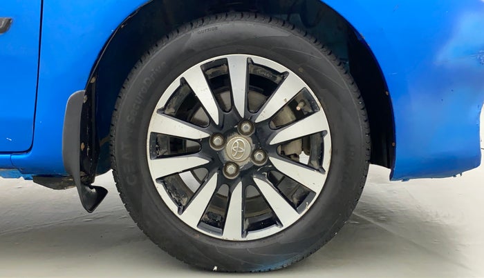 2016 Toyota Etios Liva LE PETROL, Petrol, Manual, 1,20,134 km, Right Front Wheel