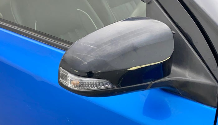 2016 Toyota Etios Liva LE PETROL, Petrol, Manual, 1,20,134 km, Right rear-view mirror - Minor scratches