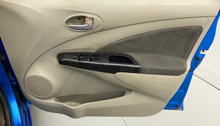 2016 Toyota Etios Liva LE PETROL, Petrol, Manual, 1,20,134 km, Driver Side Door Panels Control