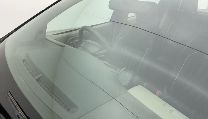 2016 Toyota Etios Liva LE PETROL, Petrol, Manual, 1,20,134 km, Front windshield - Minor spot on windshield