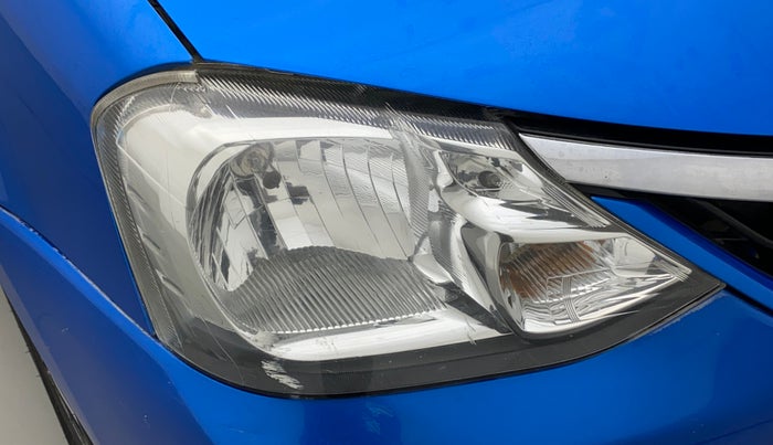 2016 Toyota Etios Liva LE PETROL, Petrol, Manual, 1,20,134 km, Right headlight - Minor scratches