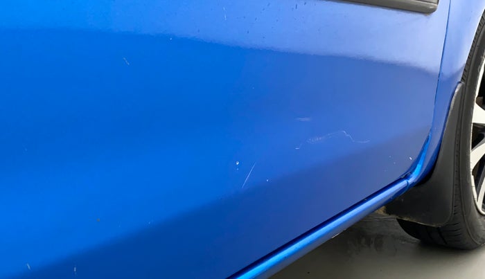 2016 Toyota Etios Liva LE PETROL, Petrol, Manual, 1,20,134 km, Driver-side door - Minor scratches