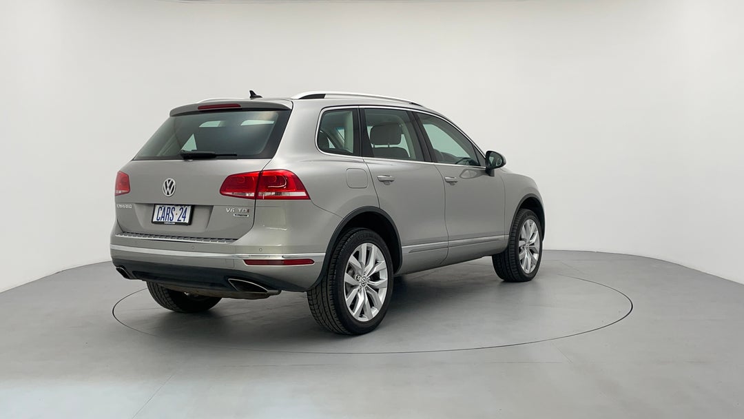 Right Back Diagonal (45- Degree) View