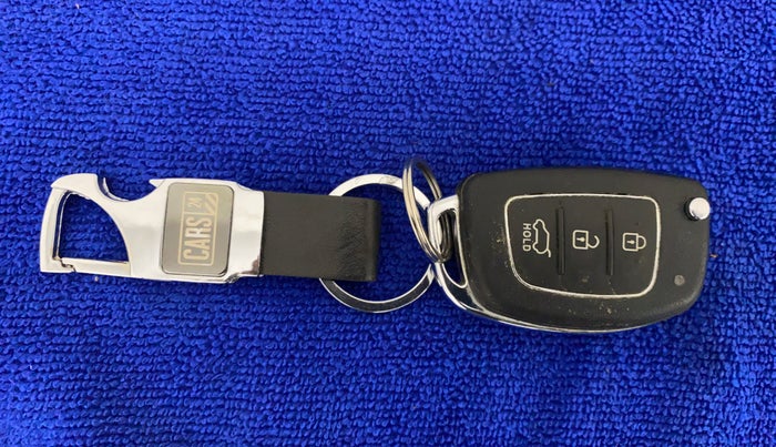 2014 Hyundai Xcent S (O) 1.2, Petrol, Manual, 27,003 km, Key Close Up