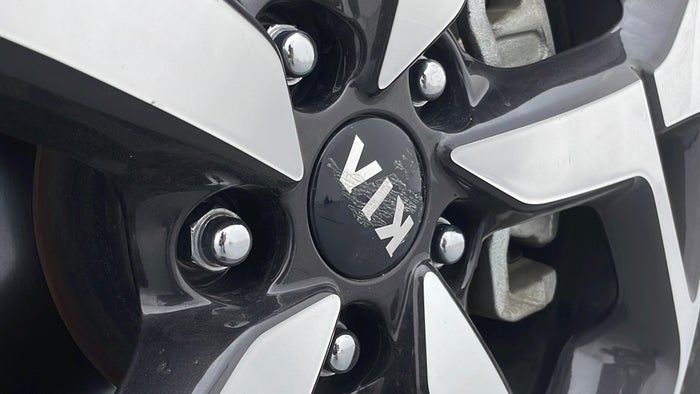 KIA SPORTAGE-Alloy Wheel RHS Front Scratch