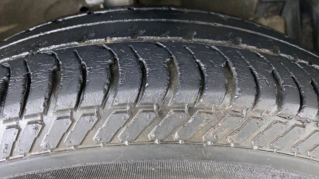 Right Front Tyre Tread