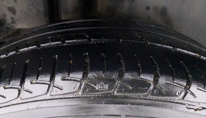 2018 Maruti Ciaz ZETA 1.5 SHVS VVT MT, Petrol, Manual, 37,060 km, Right Rear Tyre Tread