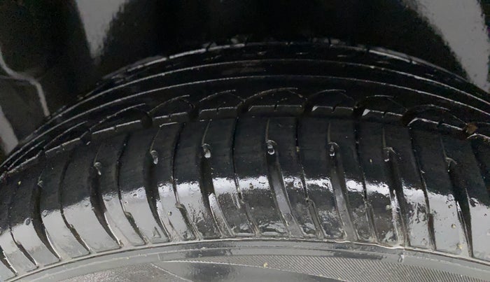 2017 Volkswagen Ameo TRENDLINE 1.5L, Diesel, Manual, 92,987 km, Right Rear Tyre Tread