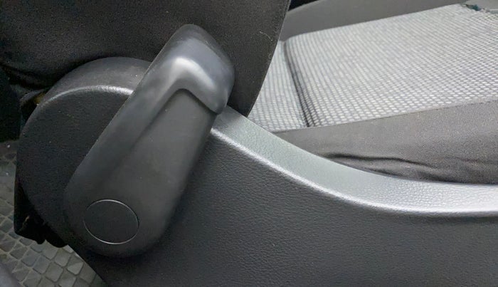 2017 Volkswagen Ameo TRENDLINE 1.5L, Diesel, Manual, 92,987 km, Driver Side Adjustment Panel