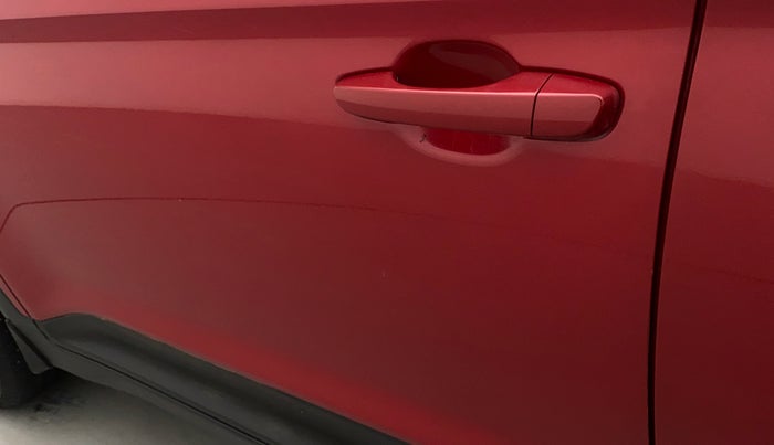 2018 Hyundai Creta E PLUS 1.6 PETROL, Petrol, Manual, 83,294 km, Front passenger door - Upto 4 inch Scratches + Count of scratches 3-5 ( Metal not Visible)