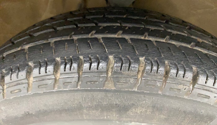 2014 Maruti Alto K10 VXI, Petrol, Manual, 97,487 km, Right Front Tyre Tread
