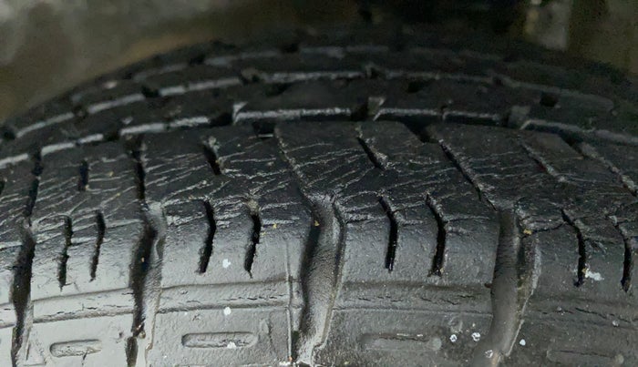 2015 Maruti Alto K10 VXI, Petrol, Manual, 17,120 km, Left Front Tyre Tread