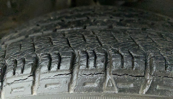 2015 Maruti Alto K10 VXI, Petrol, Manual, 17,120 km, Right Front Tyre Tread