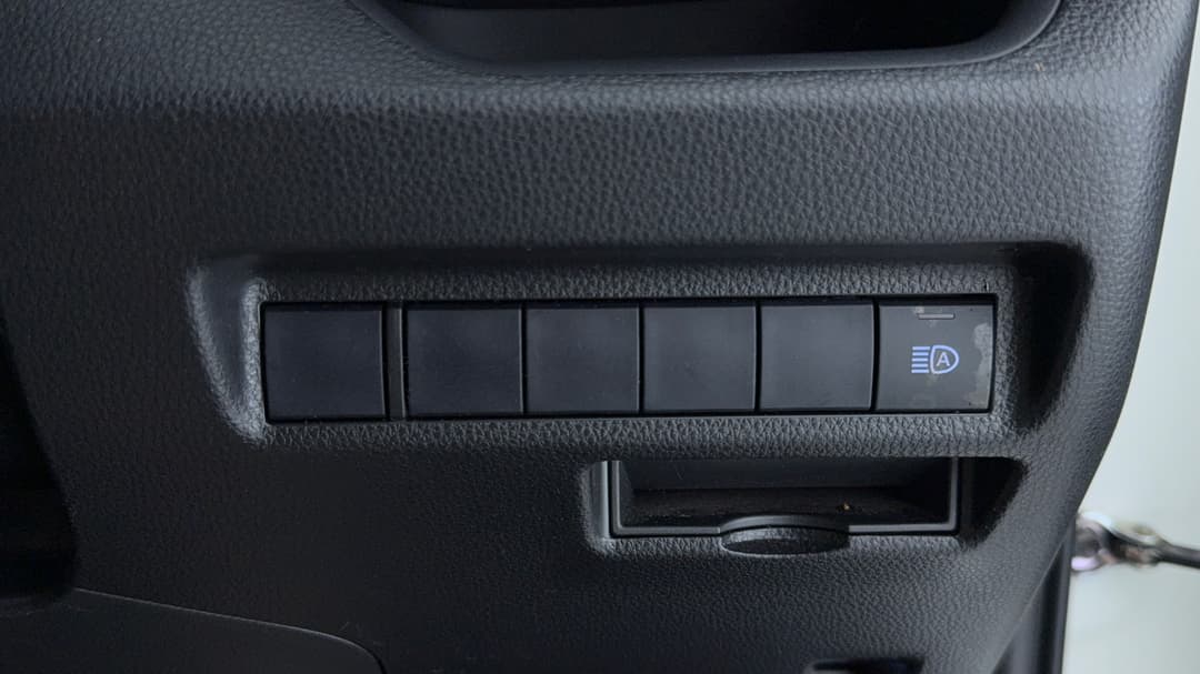 2020 Toyota RAV4 Gxl (AWD) Hybrid, Automatic, 122689 km, Utility Switches/Buttons
