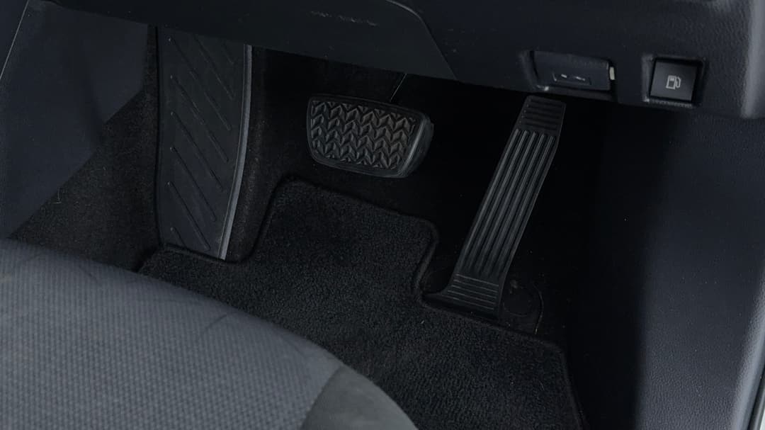 2020 Toyota RAV4 Gxl (AWD) Hybrid, Automatic, 122689 km, Pedals and Footmat