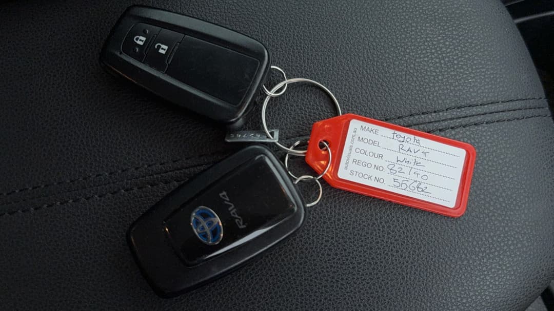 2020 Toyota RAV4 Gxl (AWD) Hybrid, Automatic, 122689 km, Key Close-up