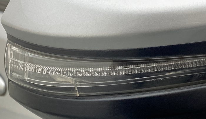 2019 Toyota Innova Crysta 2.8 GX AT 8 STR, Diesel, Automatic, 28,059 km, Right rear-view mirror - Indicator light has minor damage