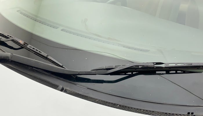 2012 Hyundai i10 MAGNA 1.2, Petrol, Manual, 64,445 km, Front windshield - Wiper Blade Broken/Rusted