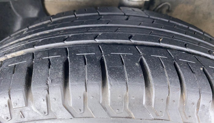 2015 Hyundai Elite i20 SPORTZ 1.4, Diesel, Manual, 65,795 km, Left Front Tyre Tread