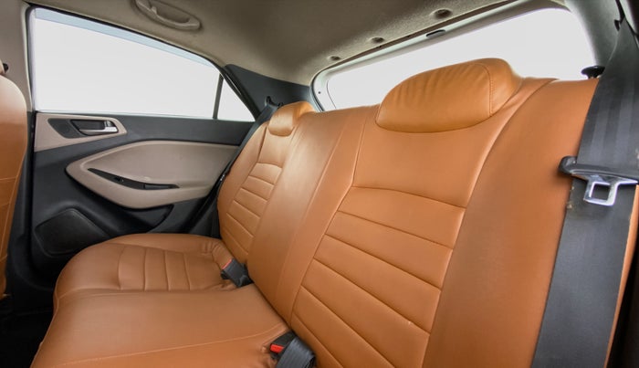 2015 Hyundai Elite i20 SPORTZ 1.4, Diesel, Manual, 65,795 km, Right Side Rear Door Cabin