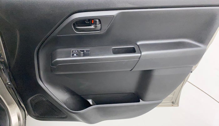 2022 Maruti New Wagon-R LXI 1.0, Petrol, Manual, 20,485 km, Driver Side Door Panels Control
