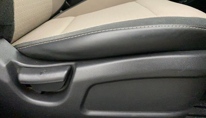 2016 Hyundai Elite i20 MAGNA 1.2, Petrol, Manual, 62,182 km, Driver Side Adjustment Panel