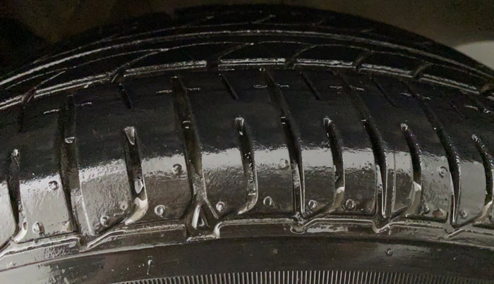 2016 Hyundai Elite i20 MAGNA 1.2, Petrol, Manual, 62,182 km, Left Rear Tyre Tread