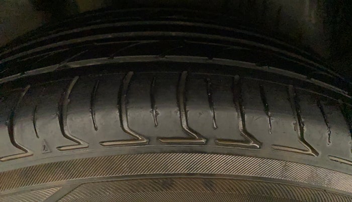 2016 Volkswagen Ameo COMFORTLINE 1.2L, Petrol, Manual, 69,347 km, Right Front Tyre Tread