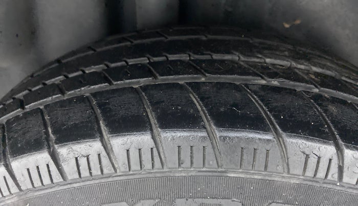 2016 Volkswagen Ameo COMFORTLINE 1.2, Petrol, Manual, 54,127 km, Right Rear Tyre Tread