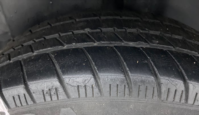 2016 Volkswagen Ameo COMFORTLINE 1.2, Petrol, Manual, 54,127 km, Left Rear Tyre Tread