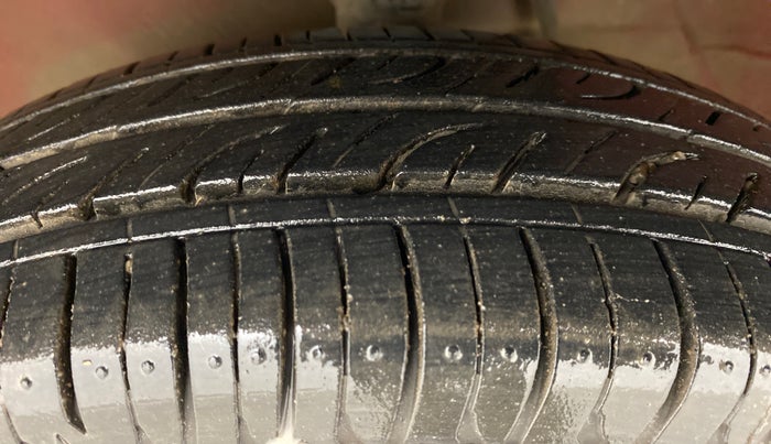 2014 Maruti Alto 800 LXI, Petrol, Manual, 39,981 km, Left Front Tyre Tread